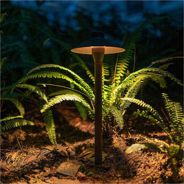 Giardino esterno a bassa tensione luce paesaggistica illuminazione del prato con alimentazione solare