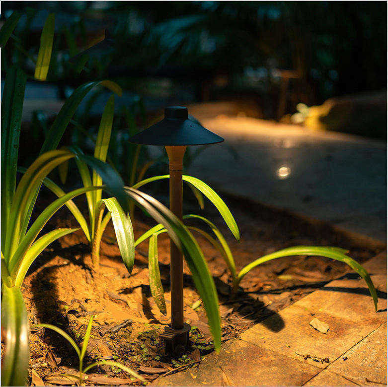 Giardino esterno a bassa tensione luce paesaggistica illuminazione del prato con alimentazione solare