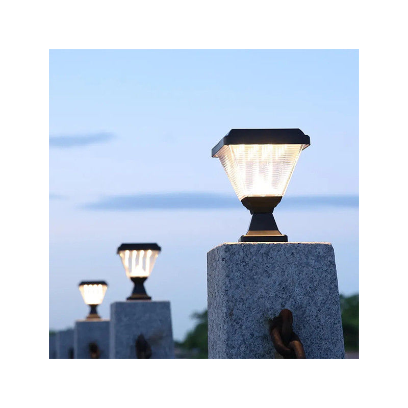 Luminazione esterna impermeabile IP65 Post Garden Spike Led Gate Solar Pillar Light con ABS