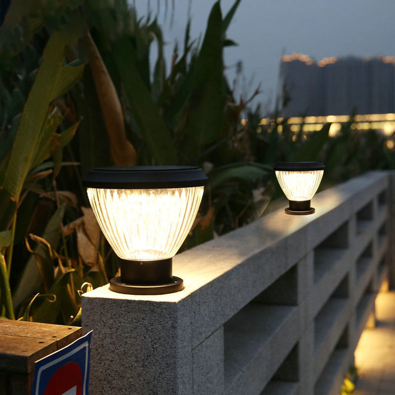 Luci solari per giardini Porta a pilastro Luce a LED per giardino Paesaggio Decorazione del cortile