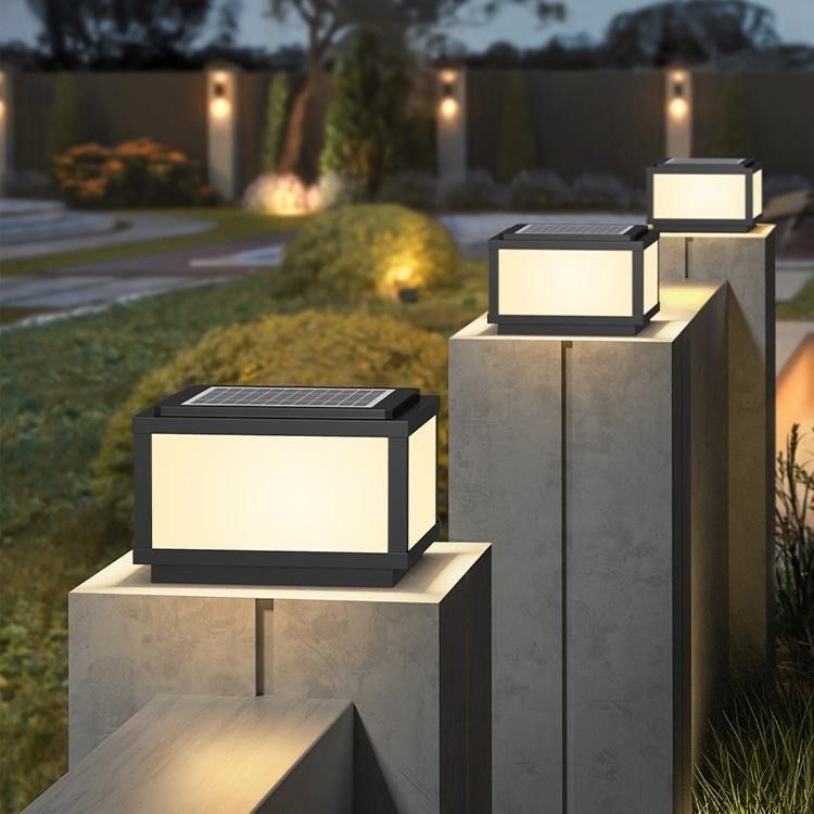 Lampade esterne a pilastro solare per una durata fino a 5000 ore e un design elegante