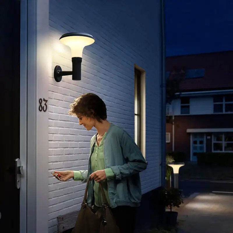 Lampada a parete solare a LED ultra luminosa impermeabile per terrazza esterna a porta di villa personalizzata