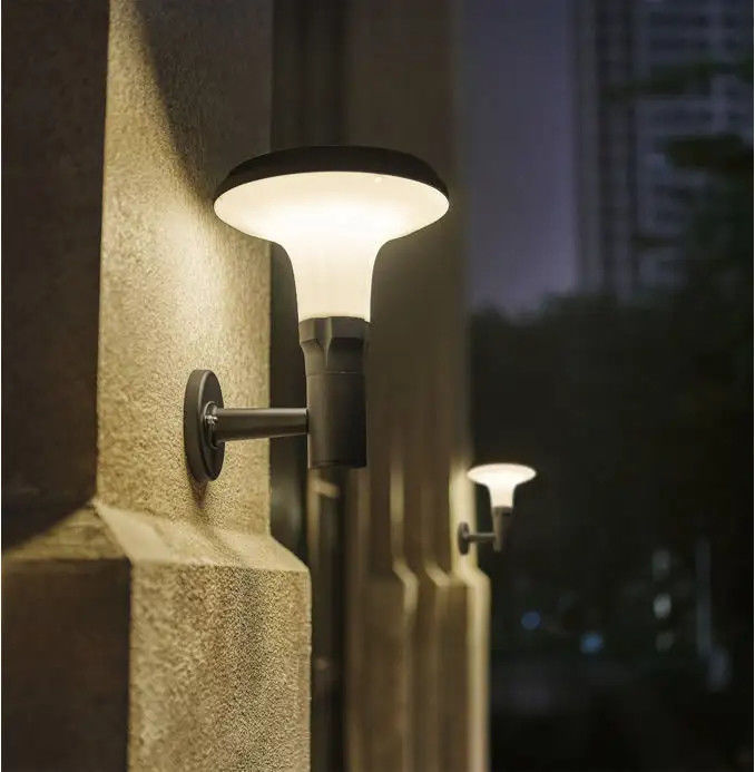 Lampada a parete solare a LED ultra luminosa impermeabile per terrazza esterna a porta di villa personalizzata