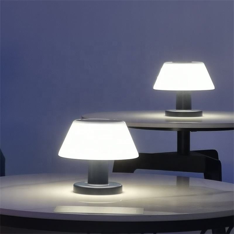 Lampada solare da tavolo a LED Luce da tavolo bianca Luci notturne IP55 Lampada solare da tavolo da giardino