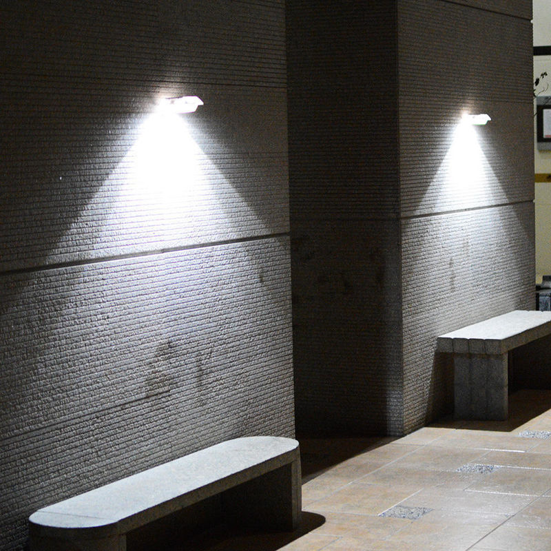 Personalizzazione 4 LED per pareti esterne luce solare per il giardino domestico 50000 ore di lavoro