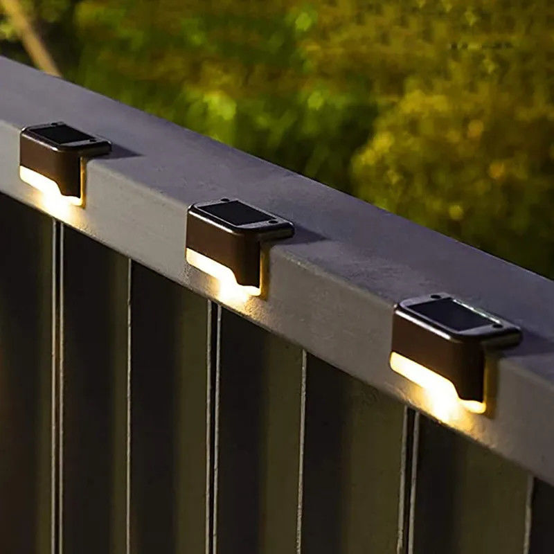 2700K Temperatura del colore Luci di recinzione solare Stabile LED impermeabile Luci di ponte solare 1-