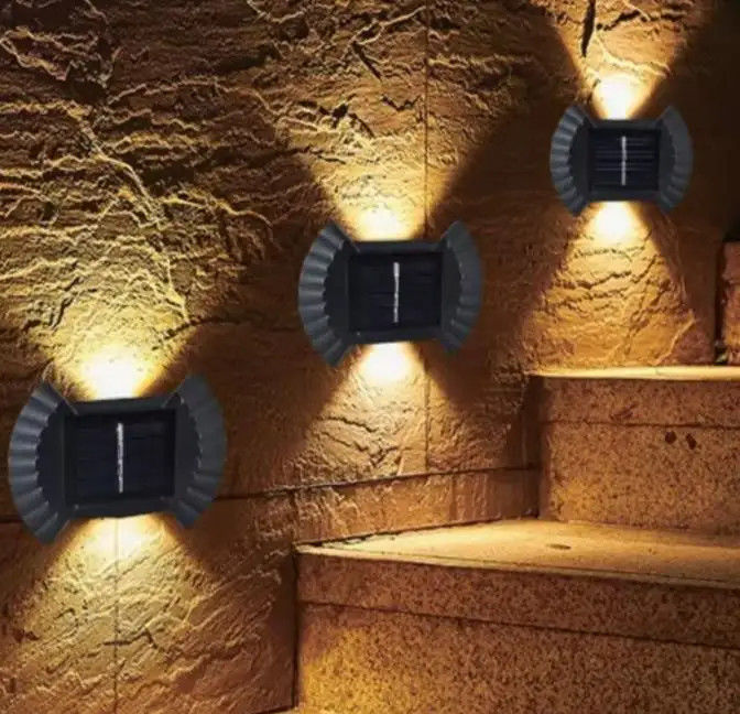 Lampade a LED a energia solare bianca calda per giardino, cortile, garage, vialetto verso l'alto
