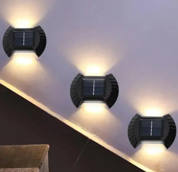Lampade a LED a energia solare bianca calda per giardino, cortile, garage, vialetto verso l'alto