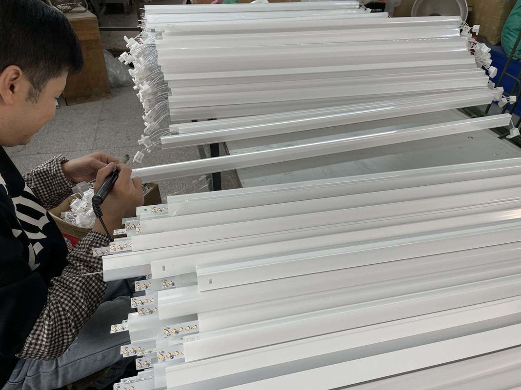 3000k Led AC165-265V 50/60Hz T5 Tube Light Materie prime Opzione migliore per 1200mm Lunghezza